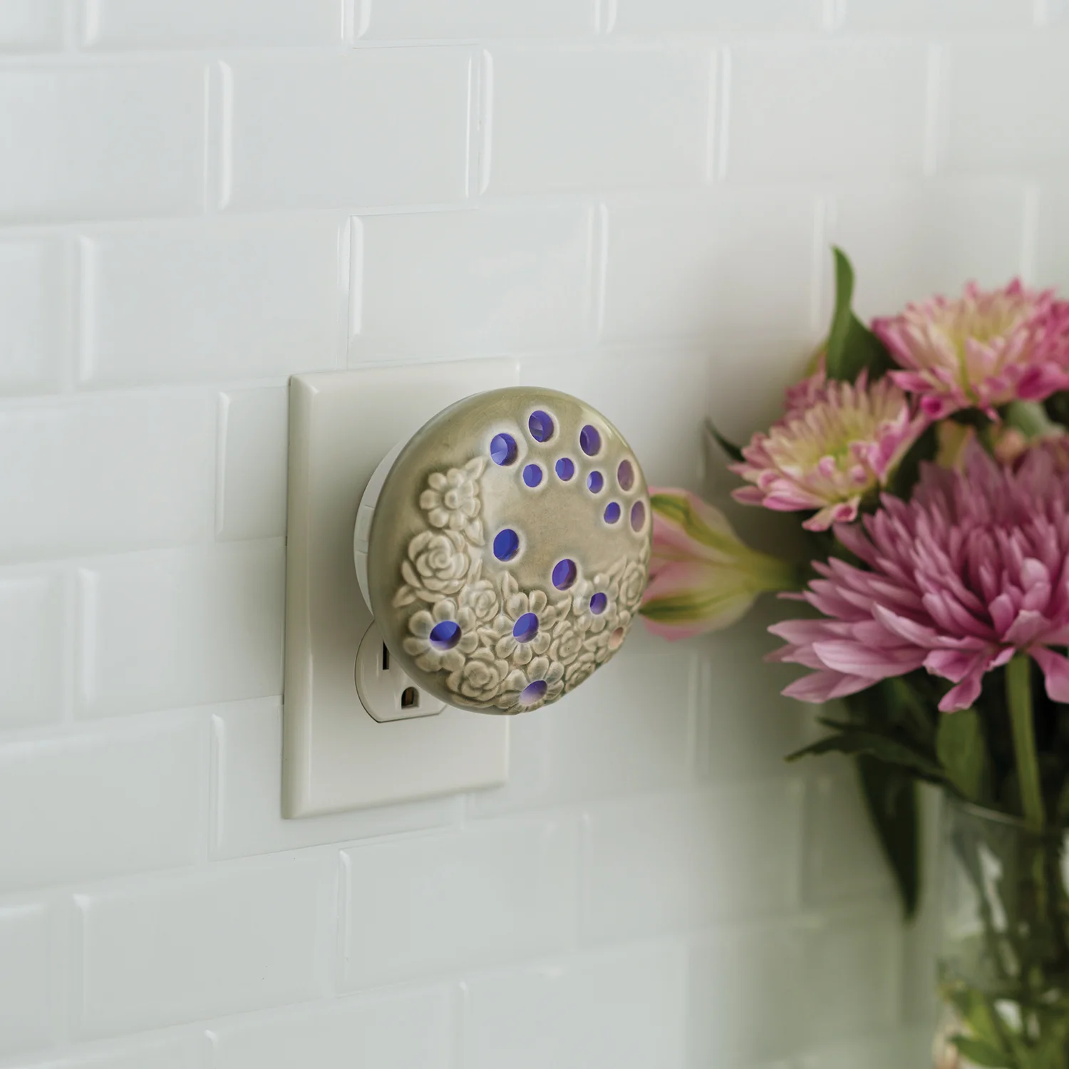 Bloom Pluggable Essential Oil Diffuser 