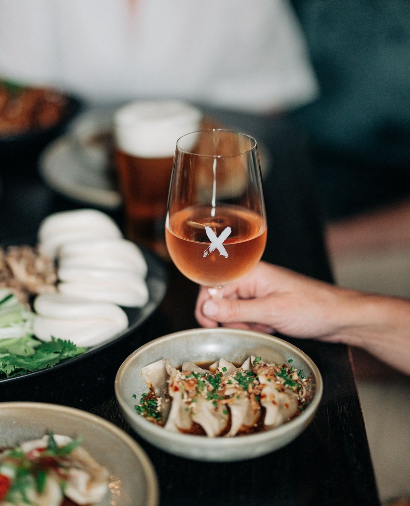 Looking for the perfect spot to unwind after work? Join us and unwind with friends over delicious bites and refreshing drinks! 🍻🥟 #gingermegsx