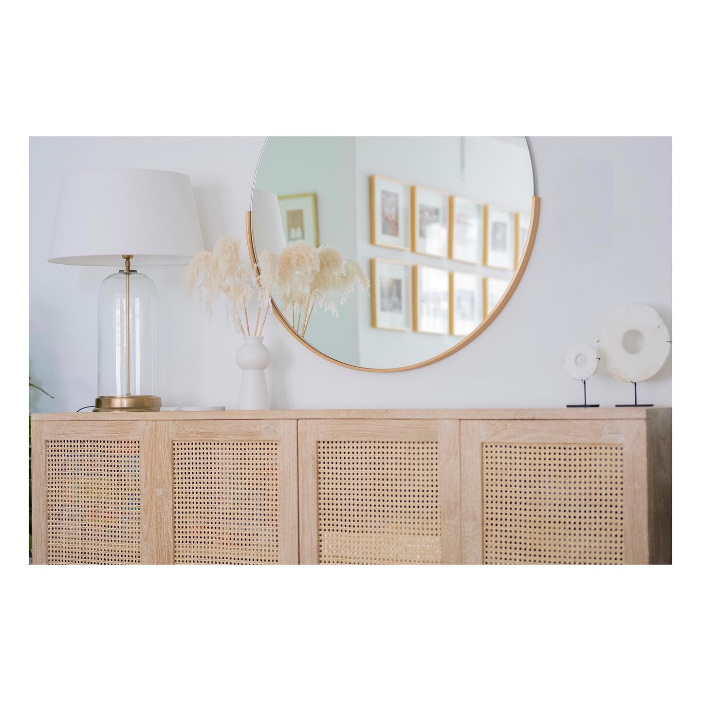 The gorgeous entry area at our clients home&hellip; neutrals, white and brass accents 🥰  Swipe for the before. Photos by @lucieslens 

📸Leonie Hill client&rsquo;s home. 
.
.
.
.
.

#singaporeinteriordesign
#singaporeinteriors
#neutralinterior
#inte