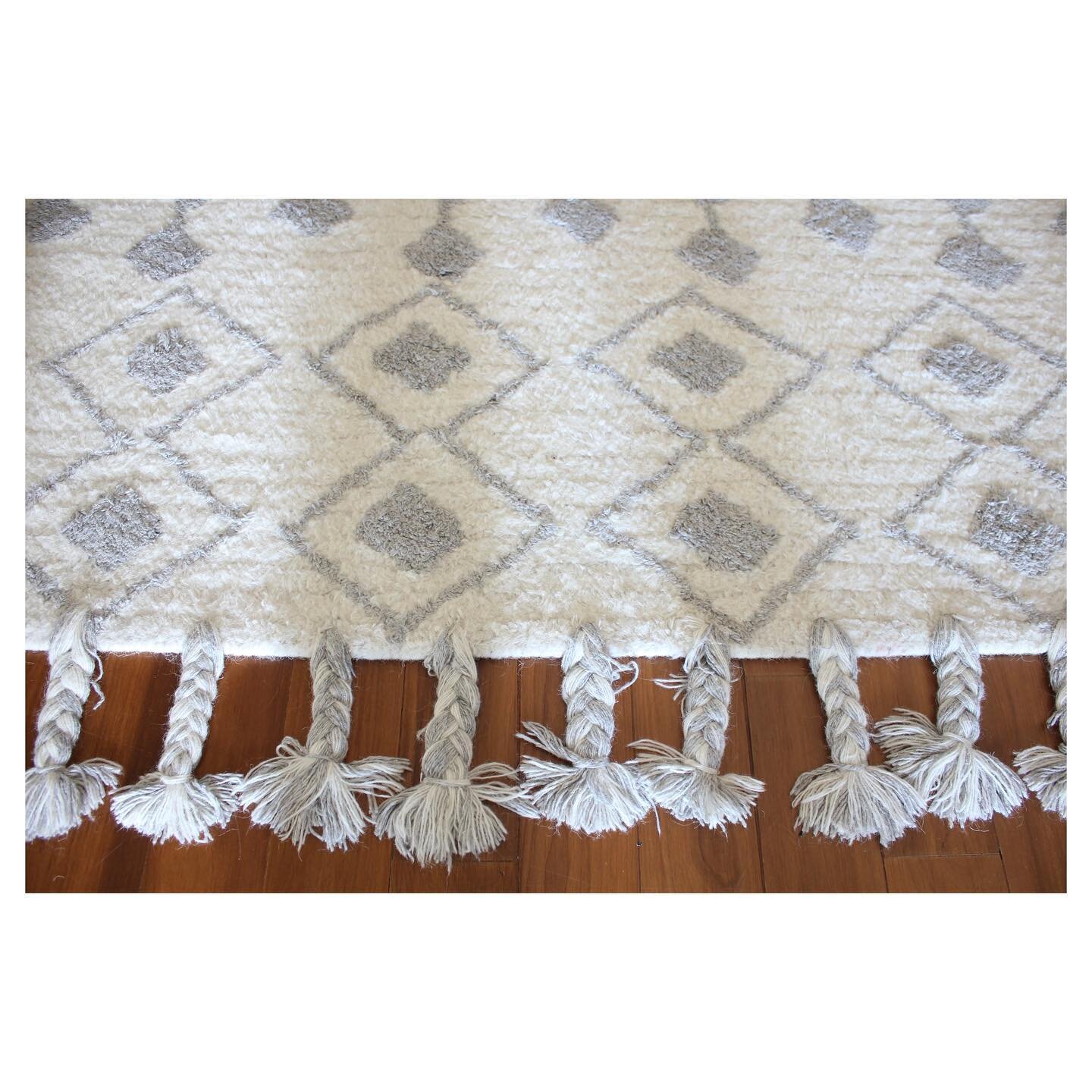 Soft, comfortable and stylish- the must have components when choosing a rug! DM to order.

📸The Berth Sentosa client&rsquo;s home. 
.
.
.
.
.
#moroccanrug
#singaporeinteriordesign
#singaporeinteriors
#interiordesignsg
#interiordesignsingapore
#resid