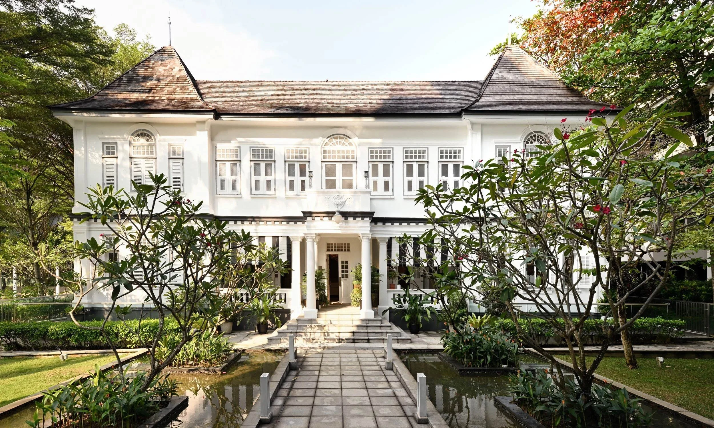  This stunning conservation black-and-white Home was built in 1925. It was a true pleasure to work on as it’s an iconic and rare property in Singapore, with a lot of history. The clients who contacted me regarding this 6,600 square foot black and whi