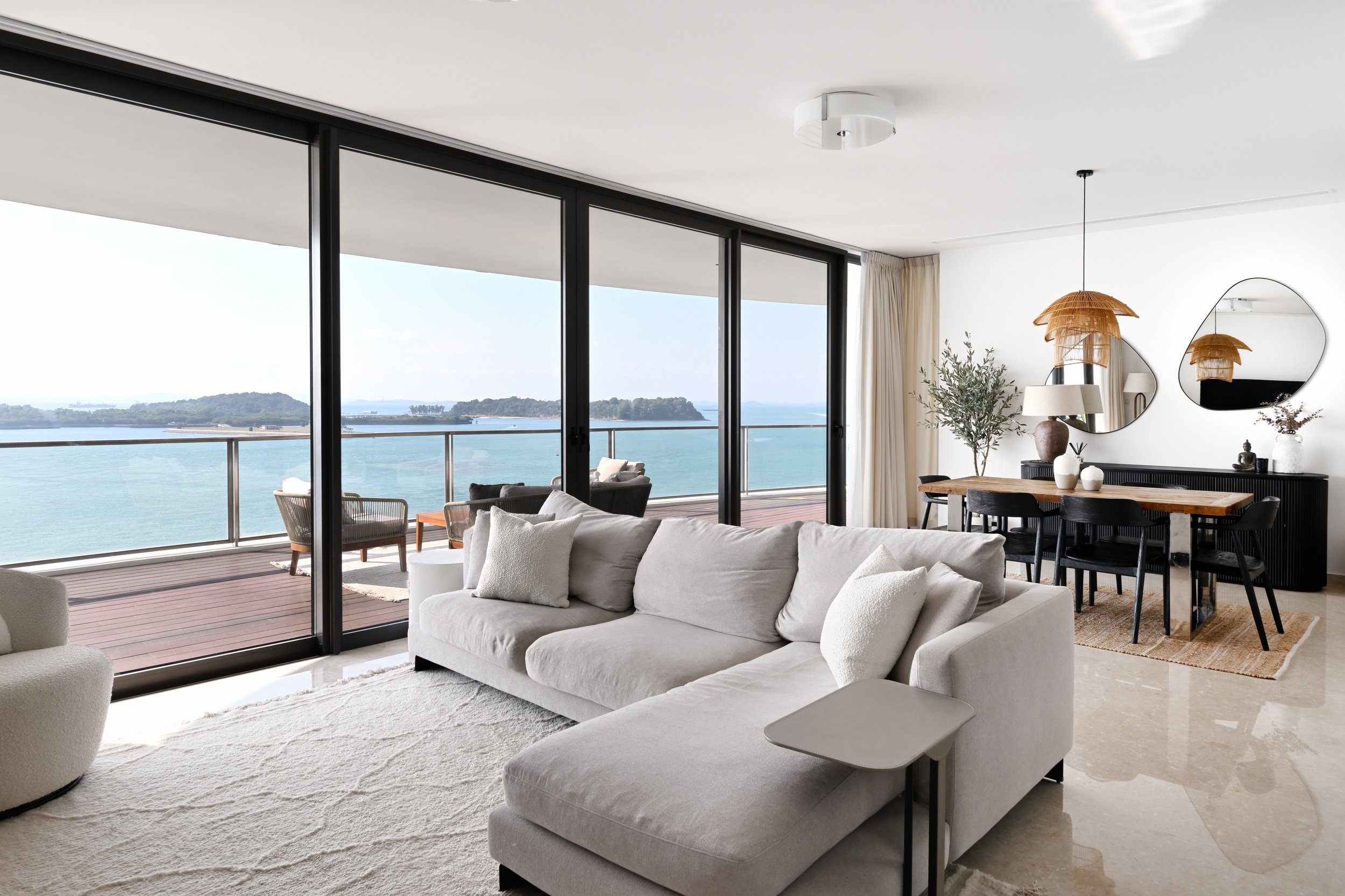   Sentosa Cape Royale    Refined Waterfront Living   Set within the prestigious Sentosa Cove enclave, this Cape Royale 3,500 square-foot residence was designed to embrace relaxed waterfront living while maintaining a sophisticated and timeless aesthe