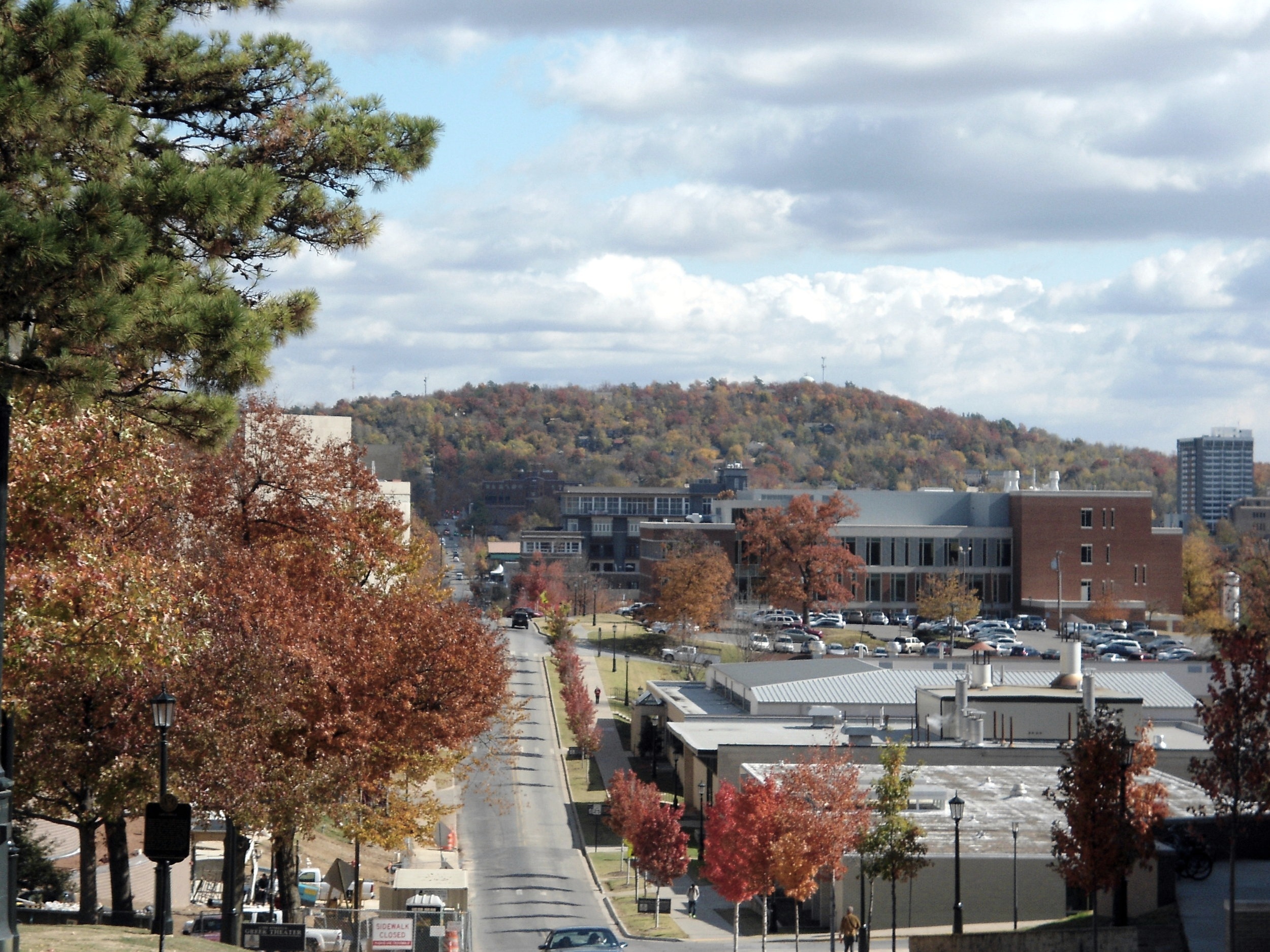 Mount_Sequoyah_and_Fayetteville_from_University_of_Arkansas.jpg