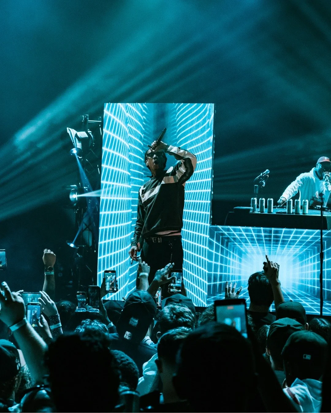 Throwback to last time @wizkhalifa rolled through Cheyenne. Were you there? Spot yourself in this massive crowd? IYKYK. Catch us chasing this feeling on the 25th! 
#tbt #cheyennewyoming #cheyenne #wizkhalifa
