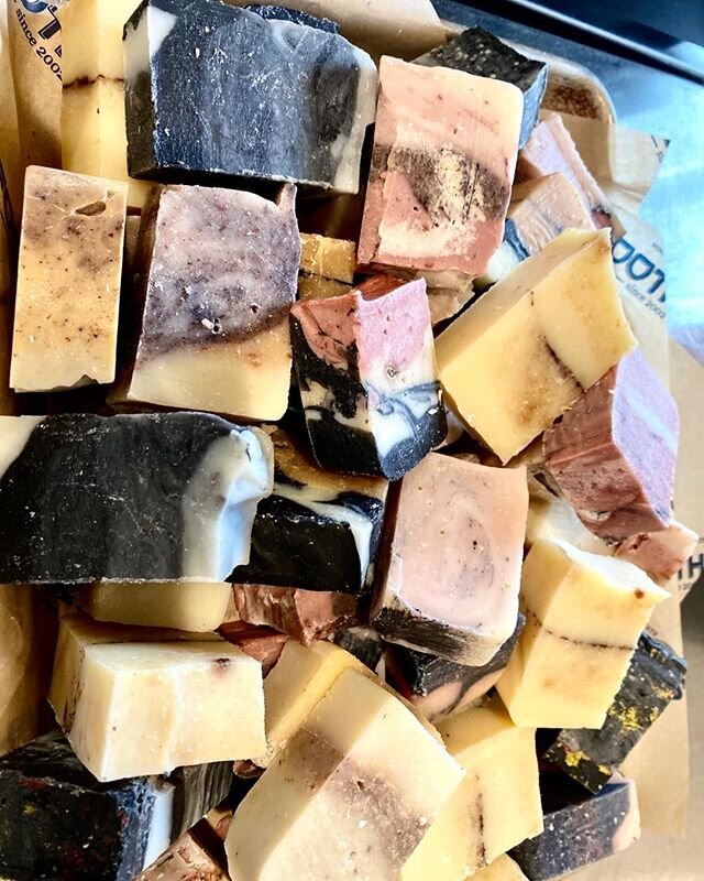 Come and get some complimentary soap @foothillslocalmeats Black Mountain!  Window is open from 11-6, we got groceries, a (small) team packing orders out, and social distancing all the way.  #greenbeeclean #foothillslocalmeats #sixfeet #washyourhands 