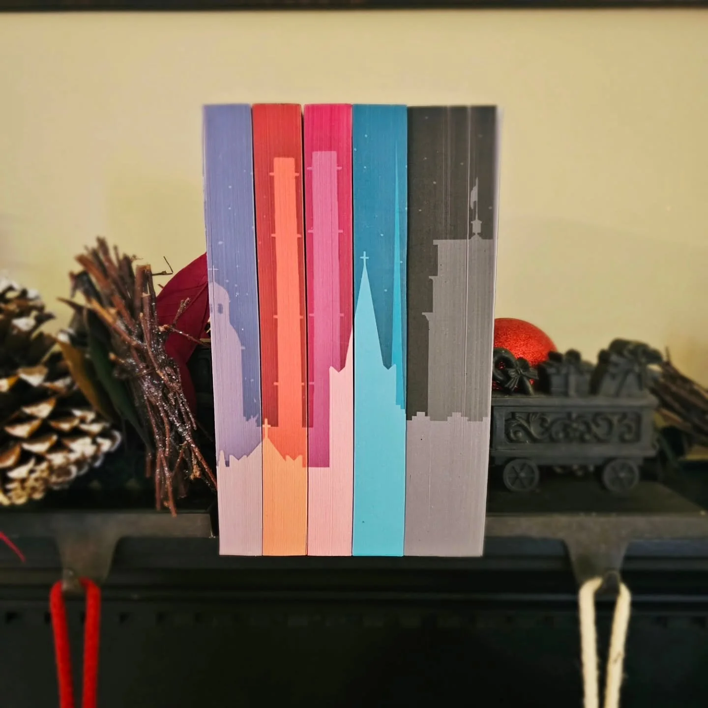 🌟 Hi friends! We have an exciting update for everyone who ordered the Into the Silvers box! 

First, the good news: the books have arrived, and they look absolutely stunning! Huge thanks to @bookish_signs for their incredible work on the edges&mdash