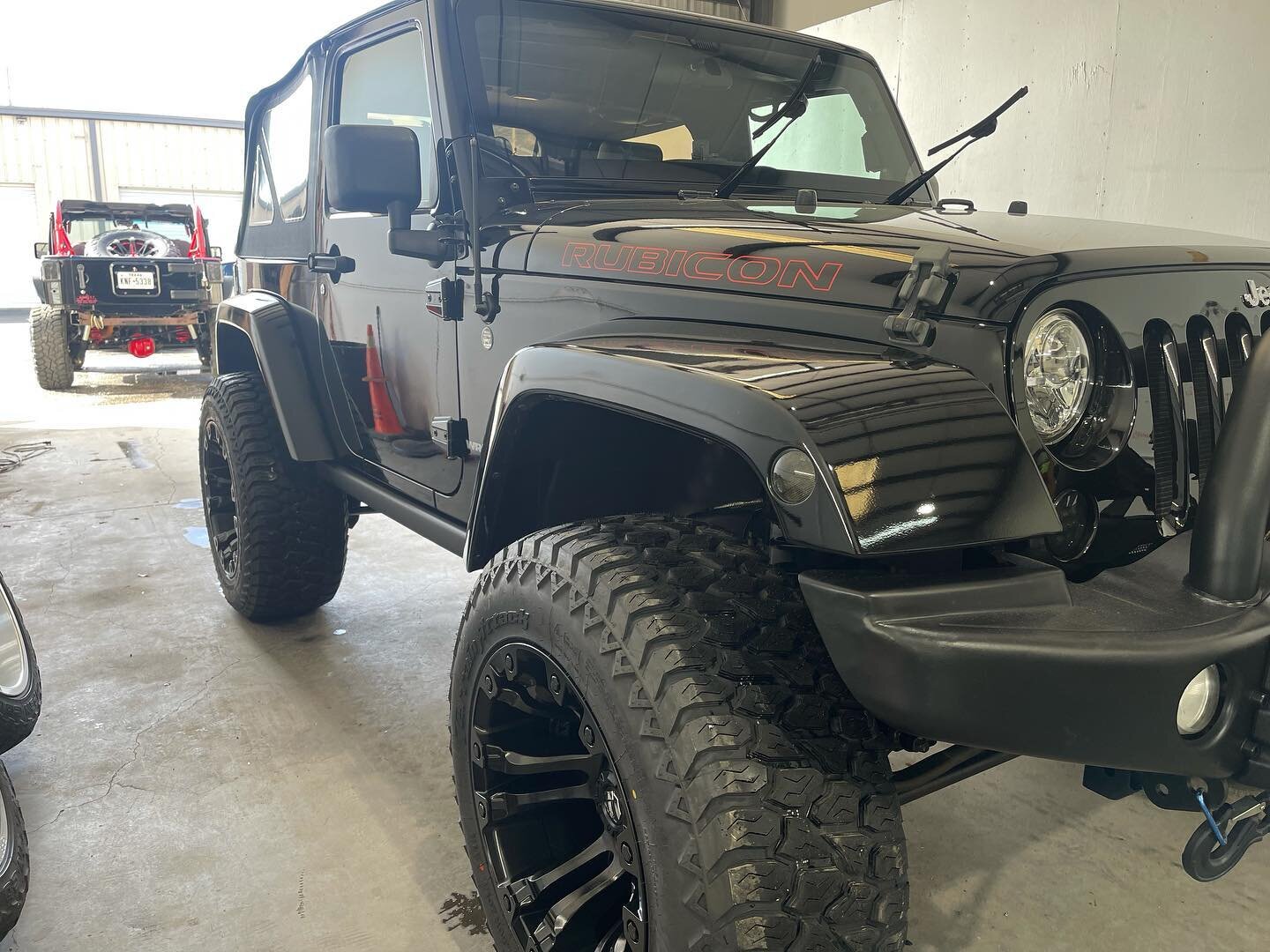 This jeep is ready to go home today! Five year ceramic coating and a full paint correction 💎😍