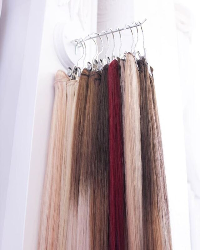 Did you know that even a completely natural hair colour has a number of different colours in it? .
.
This is why we colour our extensions so they mimic hair colours that are worn everyday by everyday people. Our extension shades are custom made to lo