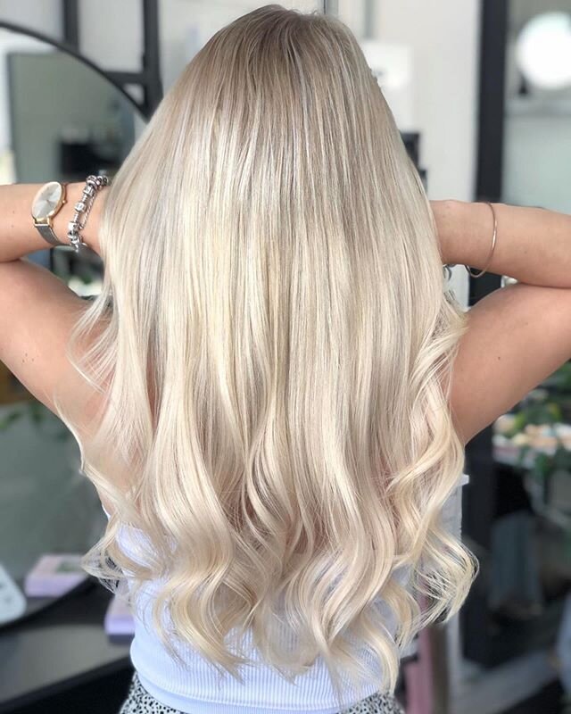 How AMAZING do our Smooth Weft extensions look! .
.
#Repost @hairby.kay.la ・・・
Blonde babe enhanced with @vixenandluxe Smooth Weft Hair Extensions 😍 @kaitlynnmcintyree