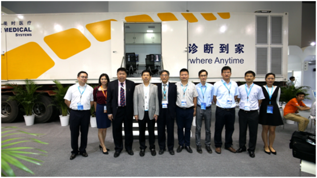 Dezhi Yu, Director of Health and Family Planning Commission of Anhui Province Visits MMIS at Time Medical’s Booth
