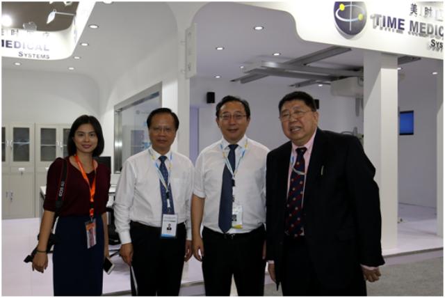 Huaijin Qin, an Official in Charge of Science and Education with the National Health and Family Planning Commission and Xuetao Cao, President of Chinese Academy of Medical Sciences and Peking Union Medical College in Automatic Imaging Exhibition Area with Time Medical Team