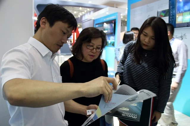 Dr.Panuwan from Chiang Mai University of Thailand (Middle) Inquiring Time Medical’s Mobile Diagnostic Imaging System