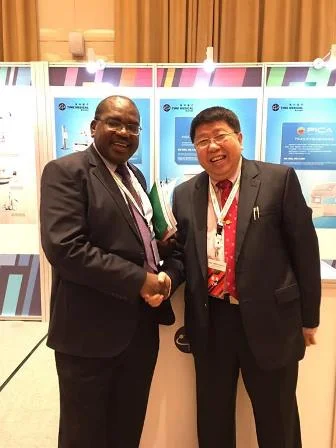 Professor Ma Qiyuan and Zambian Minister of Health, Dr. Chitalu Chilufya met at the Time Medical booth