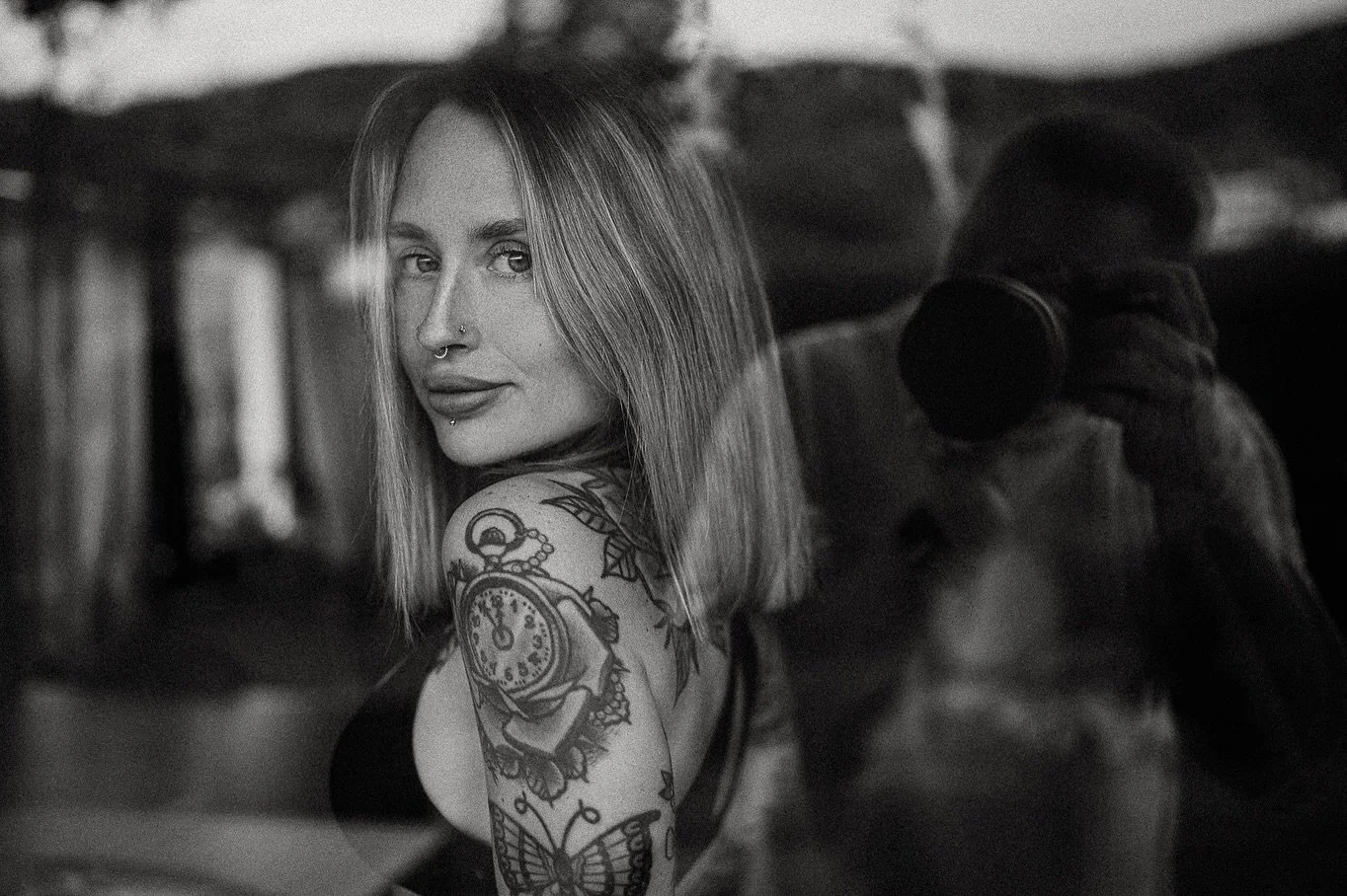 Justine 📷🍻
#justsomephotosandbeer #BlackAndWhitePortrait #BWPortrait #BlackAndWhitePhotography #MonochromePortrait #BW_Lovers #PortraitInBlackAndWhite #FineArtBW #AvailableLightBW #SigmaArt35 #SonyAlphaBW  #availableligbht #MonochromeMagic #BWStory