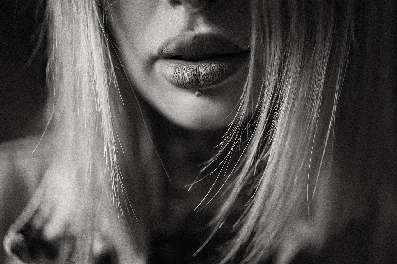 Justine 📷🍻
#justsomephotosandbeer #BlackAndWhitePortrait #BWPortrait #BlackAndWhitePhotography #MonochromePortrait #BW_Lovers #PortraitInBlackAndWhite #FineArtBW #AvailableLightBW #SigmaArt35 #SonyAlphaBW  #availableligbht #MonochromeMagic #BWStory