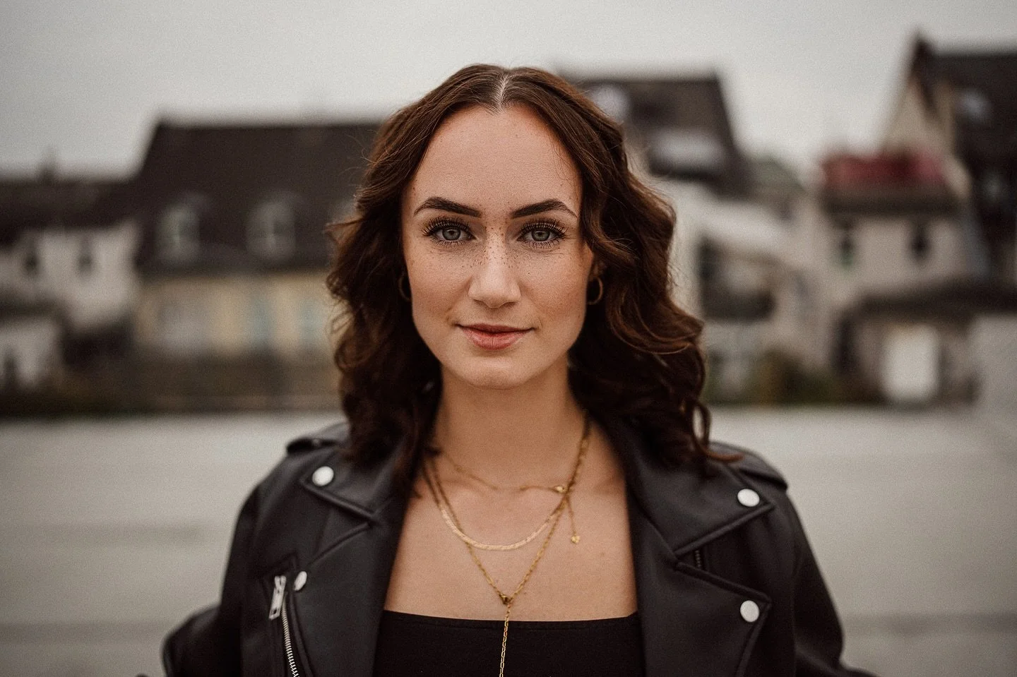 Celine 📷🍻
#justsomephotosandbeer #AvailableLight #AvailableLightPortraits #NaturalLightPortraits #SoftLightPortraits #EmotivePortraits #PortraitPerfection #StorytellingPortraits #SoulfulMoments #TruePortraits #KoblenzPhotographer #KoblenzPortraits 