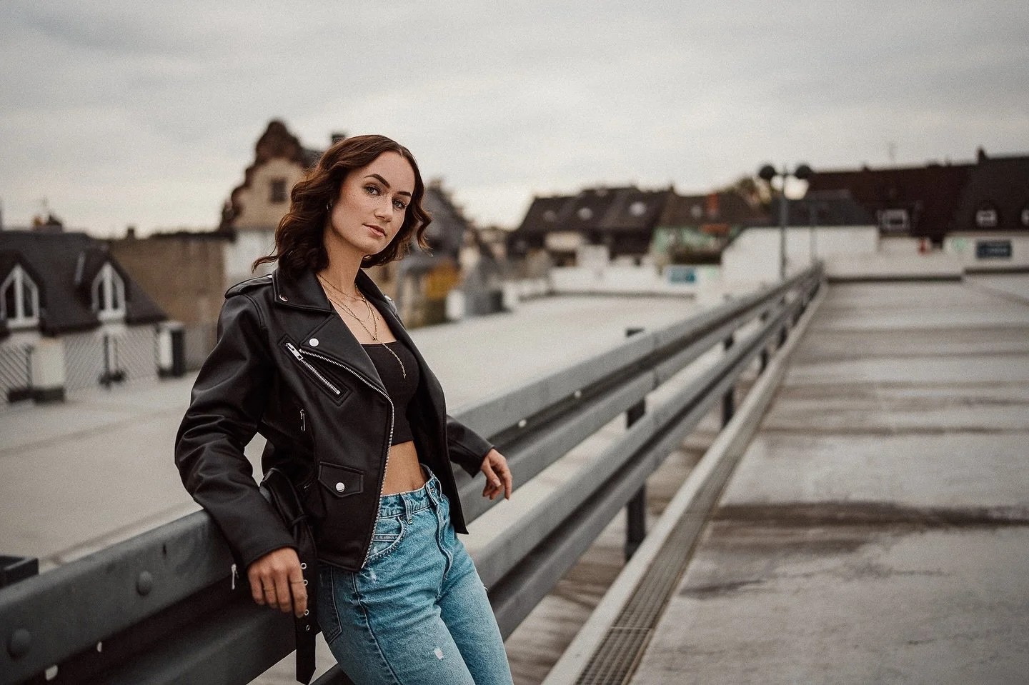 Celine 📷🍻
#justsomephotosandbeer #SonyAlpha #SonyAlphaPortraits #SonyA7III #SonyA7IV #SigmaArt #Sigma35Art #BokehLovers #PortraitMagic #PhotographersLife #LightAndShadow #MoodyPortraits #RawPortraits #CreativeLens #KoblenzPhotographer #KoblenzPortr