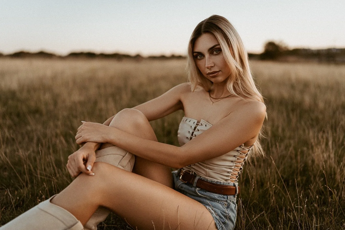 Olivia 📷🍻
#justsomephotosandbeer #AvailableLight #AvailableLightPortraits #NaturalLightPortraits #SoftLightPortraits EmotivePortraits PortraitPerfection StorytellingPortraits SoulfulMoments TruePortraits KoblenzPhotographer KoblenzPortraits Koblenz