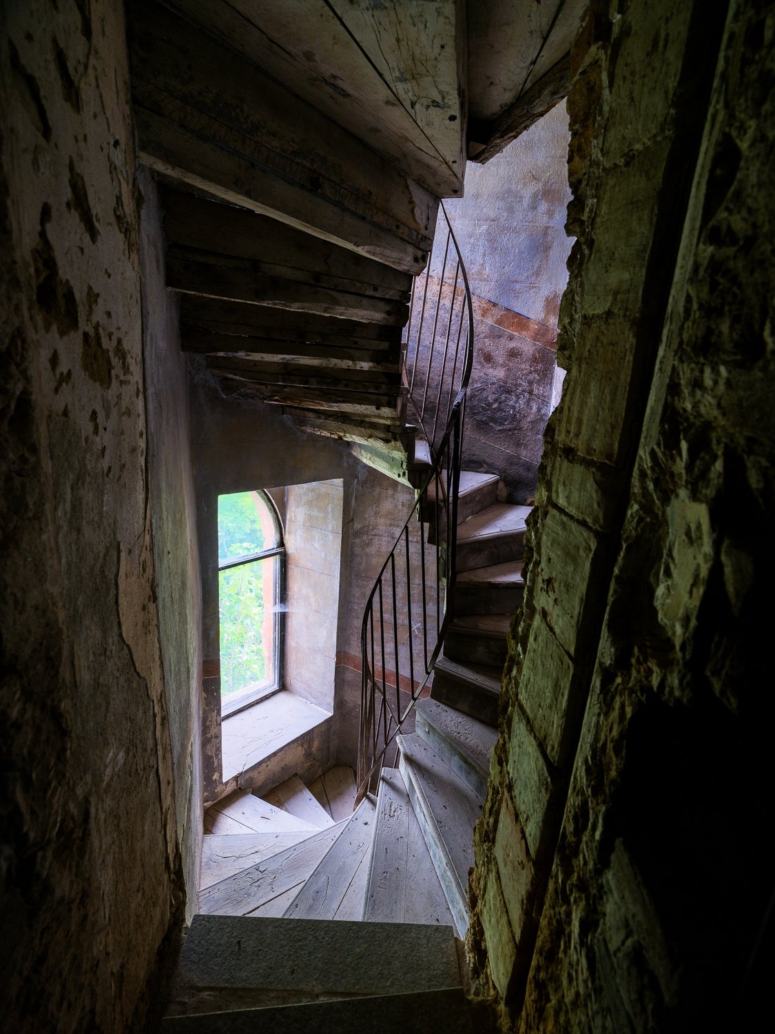 f1  CB innen Wendeltreppe mitte.jpg
