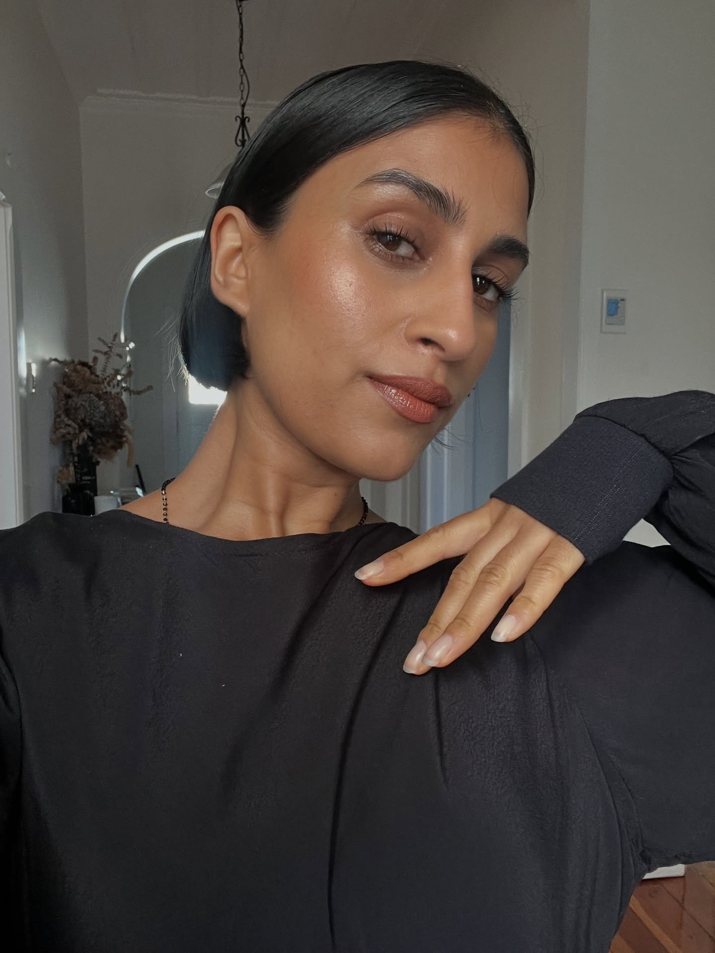 A bit of everything last month 💫

1. 10 min early morning glam
2. QT BTS
3. the best in town @messybun_nz 
4. liquid yes, Pencil 🤔
5. RMD
6. 💖
7. trying to add pink to my lip combos but always end up back at neutral browns 
8. Emily for Hera Coutu