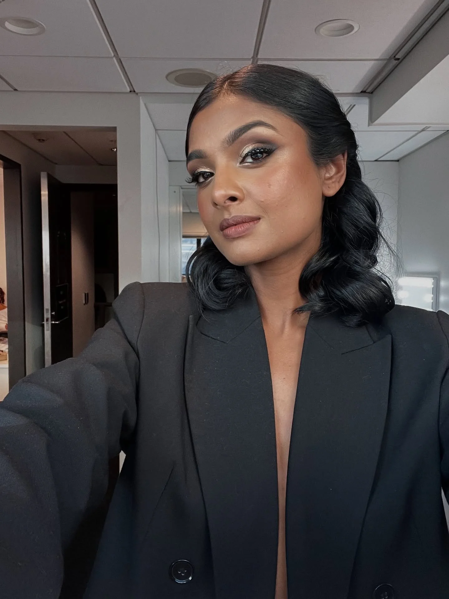 BTS with @medhikapriya for Miss Universe NZ Awards show✨

Flawlessly glam, colour matched to enhance Medhika&rsquo;s natural South Asian Indian skin tone and adding warmth and a golden glow to her eyes and skin 🤎

Thank you Medhika for allowing me t