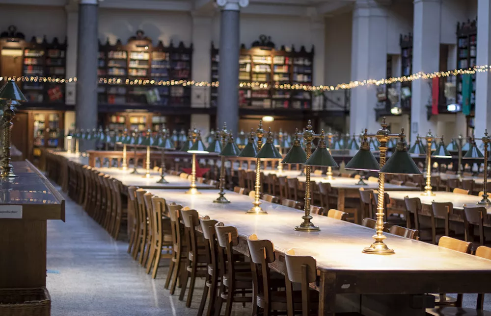 Vienna-Würstelstand-most-beautiful-libraries-in-vienna-university-header.png