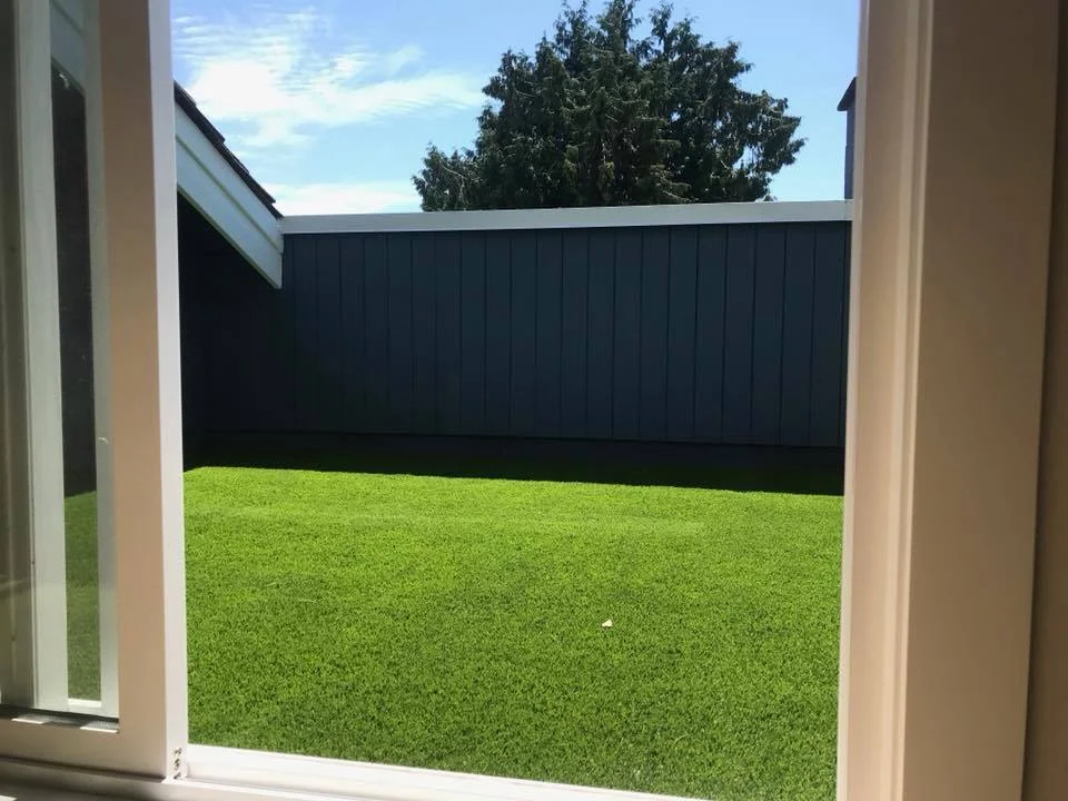 SYNTHETIC GRASS FOR DECKS & PATIOS