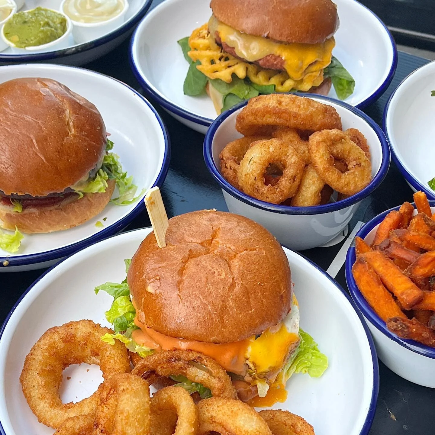Gimme more onion ringzzz 🫶🤤

#ottosburger #onionrings #foodie #hamburgfoodie #hamburgo #latesummervibes #ottensenliebe #burgerlove #sundaysbest