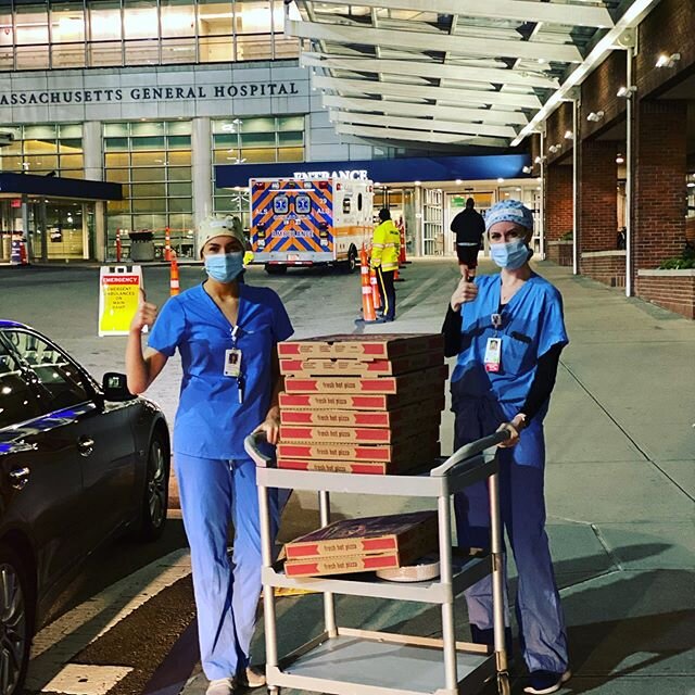 Couldn&rsquo;t be happier to deliver pizzas 🍕 last night to the real heroes of the Covid 19 Pandemic! @massgeneral @nikchick3 🙏 Thank you all for your crucial work !!!