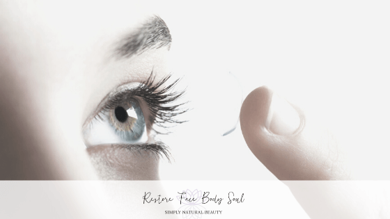 contact-lens-finger.png