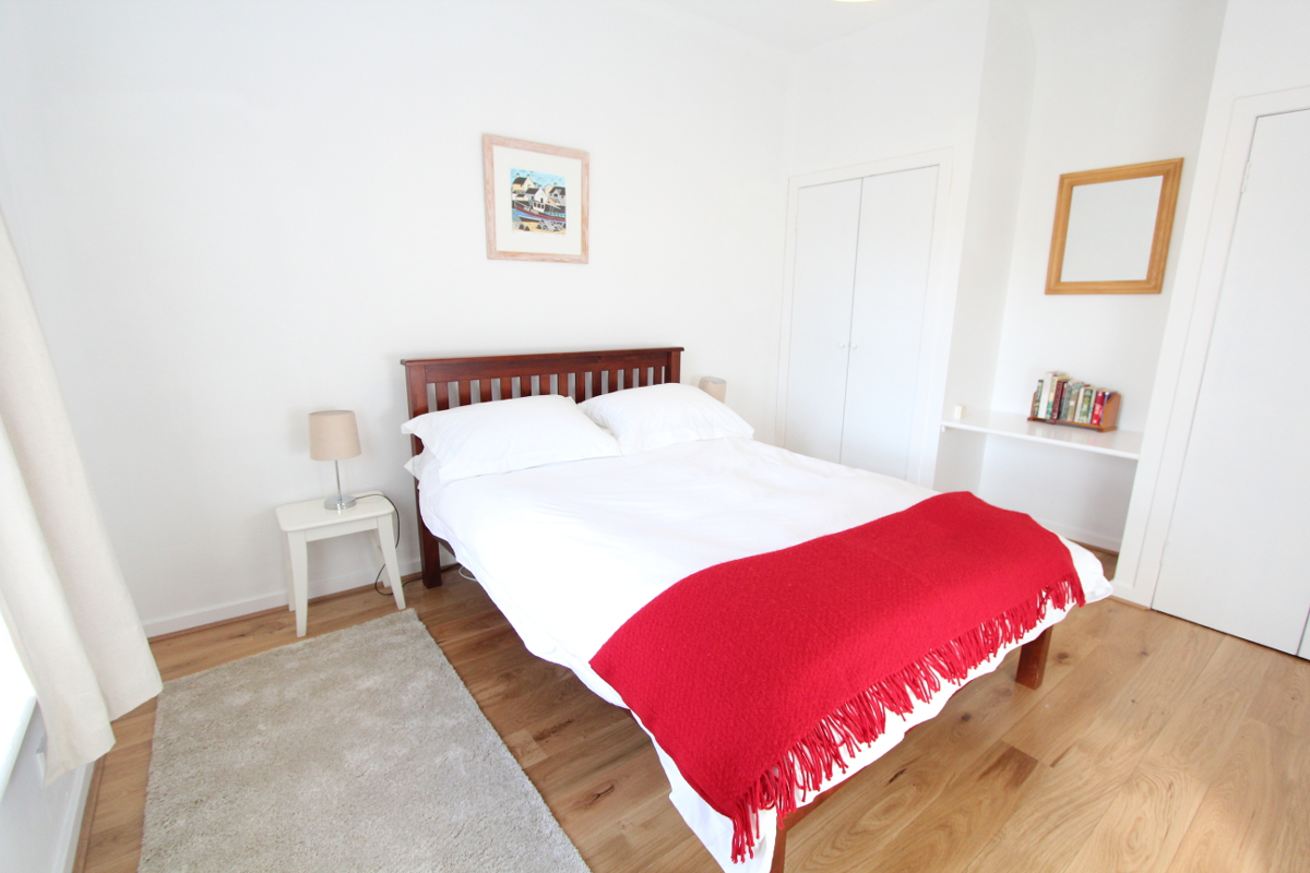Burnside holiday cottage to let Galloway master bedroom.jpg