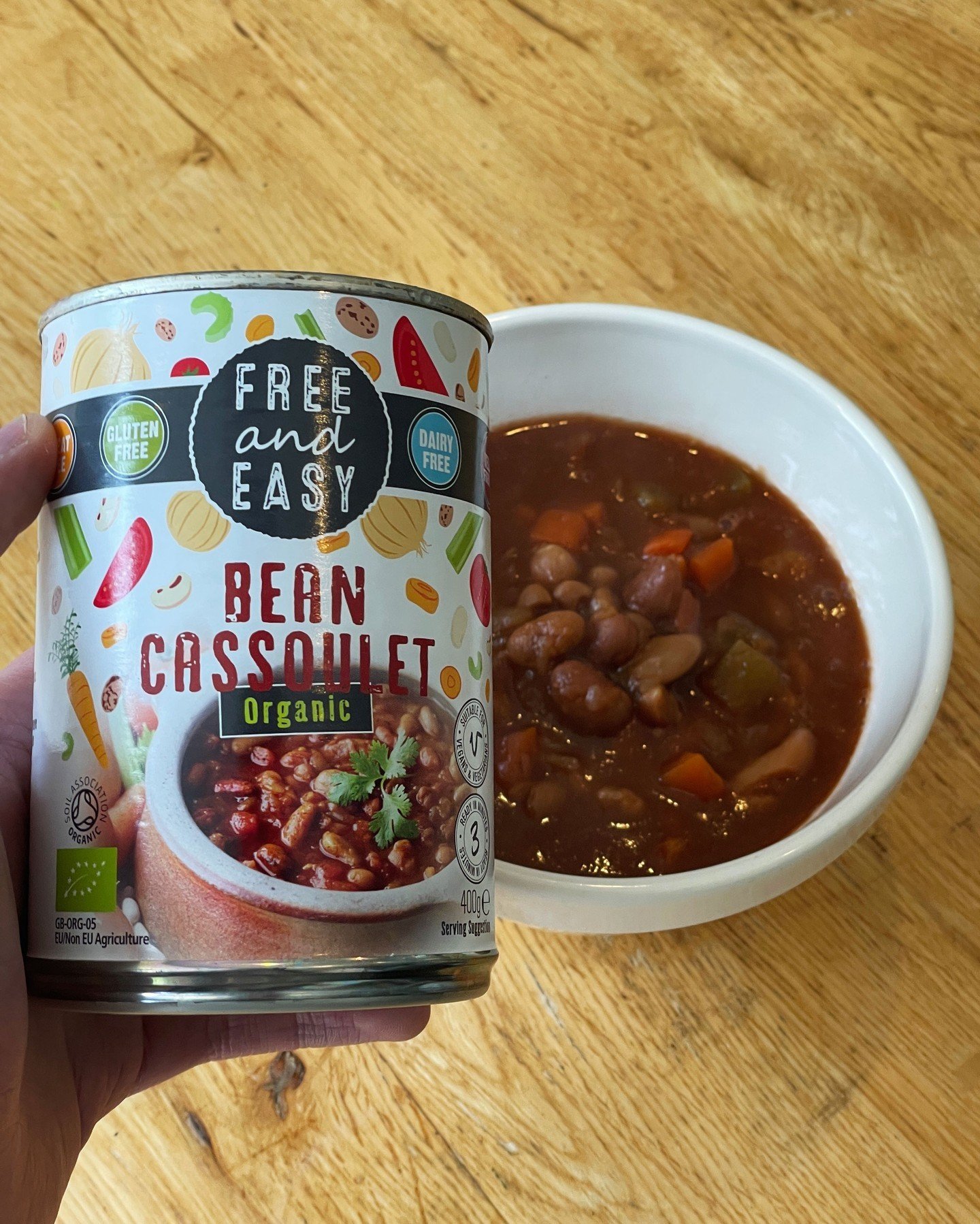 A rich tomato sauce, paired with a variety of beans, carrots and celery to make a quick, easy and healthy lunch 🍅

Our bean cassoulet is a fantastic 'grab-and-go' meal, only taking a few minutes to heat, and delicious served on it's own 😋
