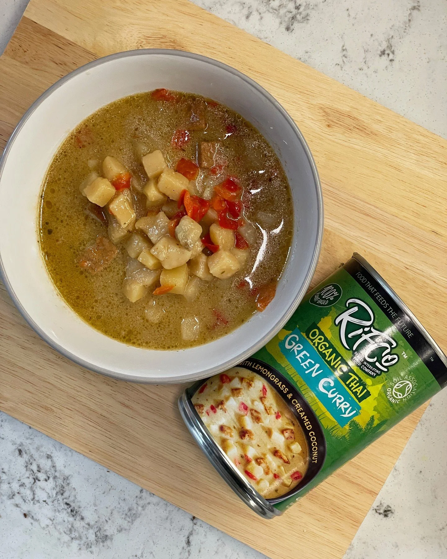 Lazy evenings are for comforting meals 🤗
When you don't have the energy to cook, just know there's always a tin in the cupboard that's been waiting for this moment…
#ThaiCurry #ThaiGreen #VeganFood #VeganUK #GlutenFreeEats