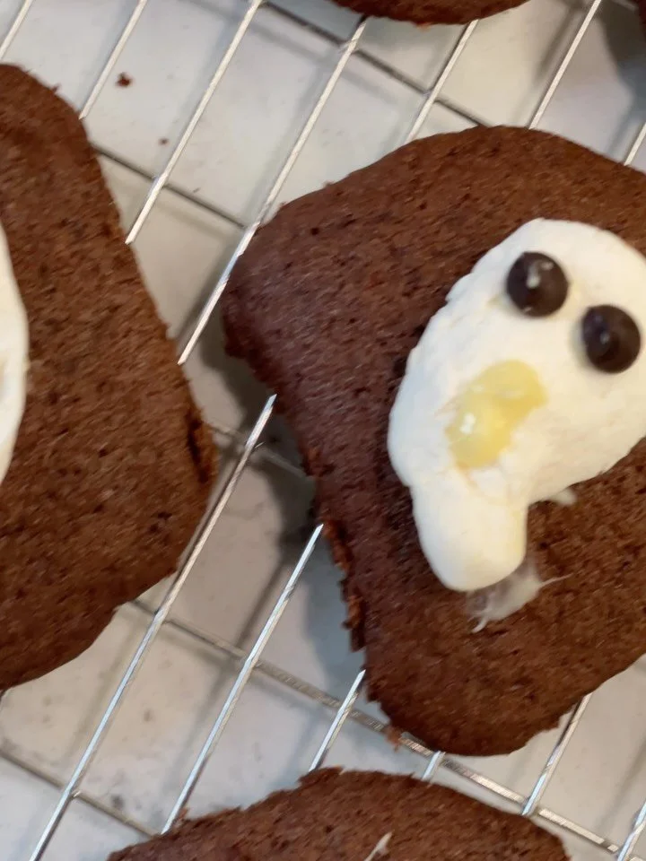 Spooky cookies, anyone? 👻
 
#HalloweenIdeas #HalloweenBakes #GlutenFreeBaker #VeganUK #HomeBaking