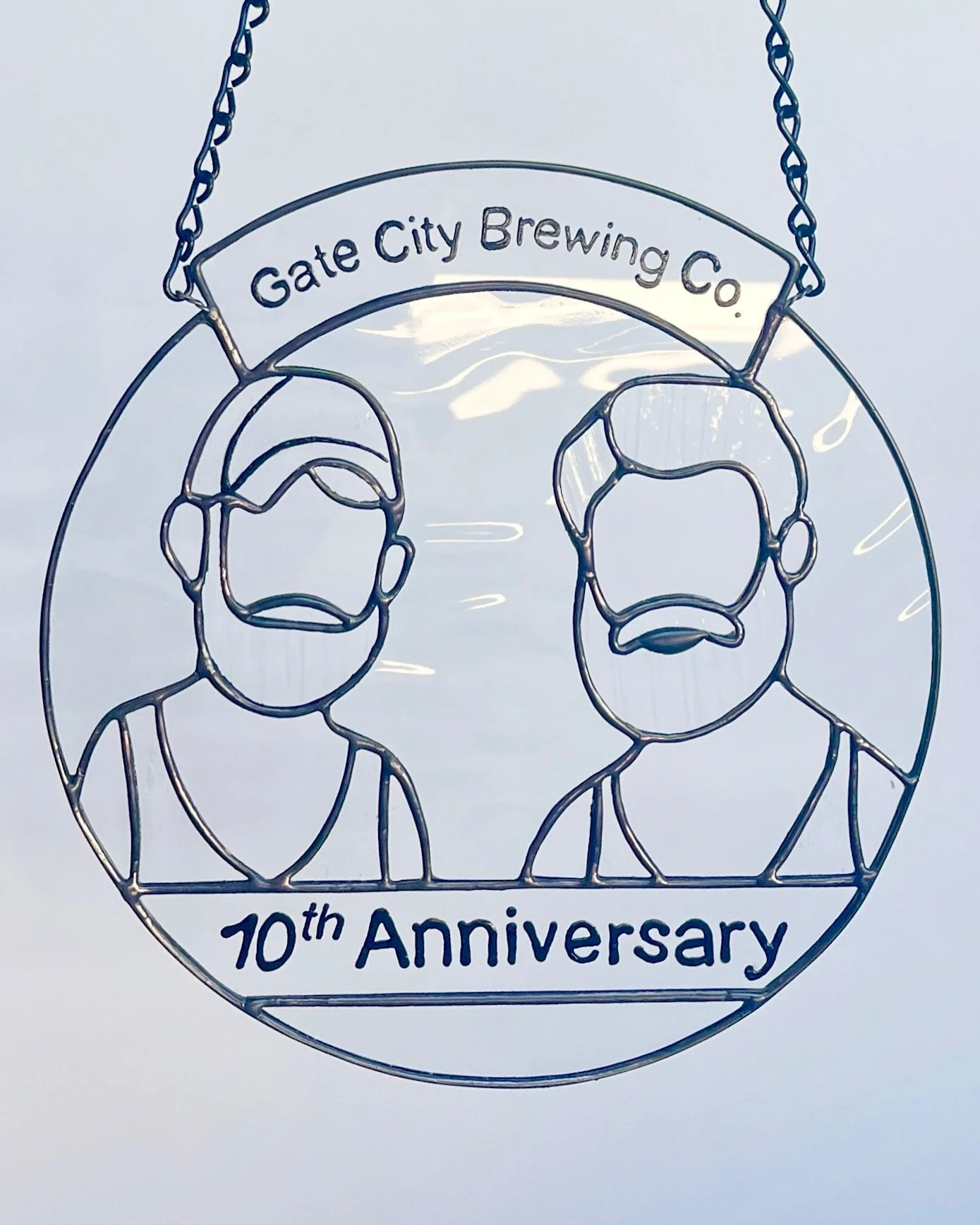 This was a fun one for @gatecitybrewingco’s 10th anniversary! These are the founders and their mustaches. 
This is a perfect example of why I LOVE textured clear glass. Look at that refraction!! 🤩🤩🤩
#atlantastainedglass #stainedglassart #ma