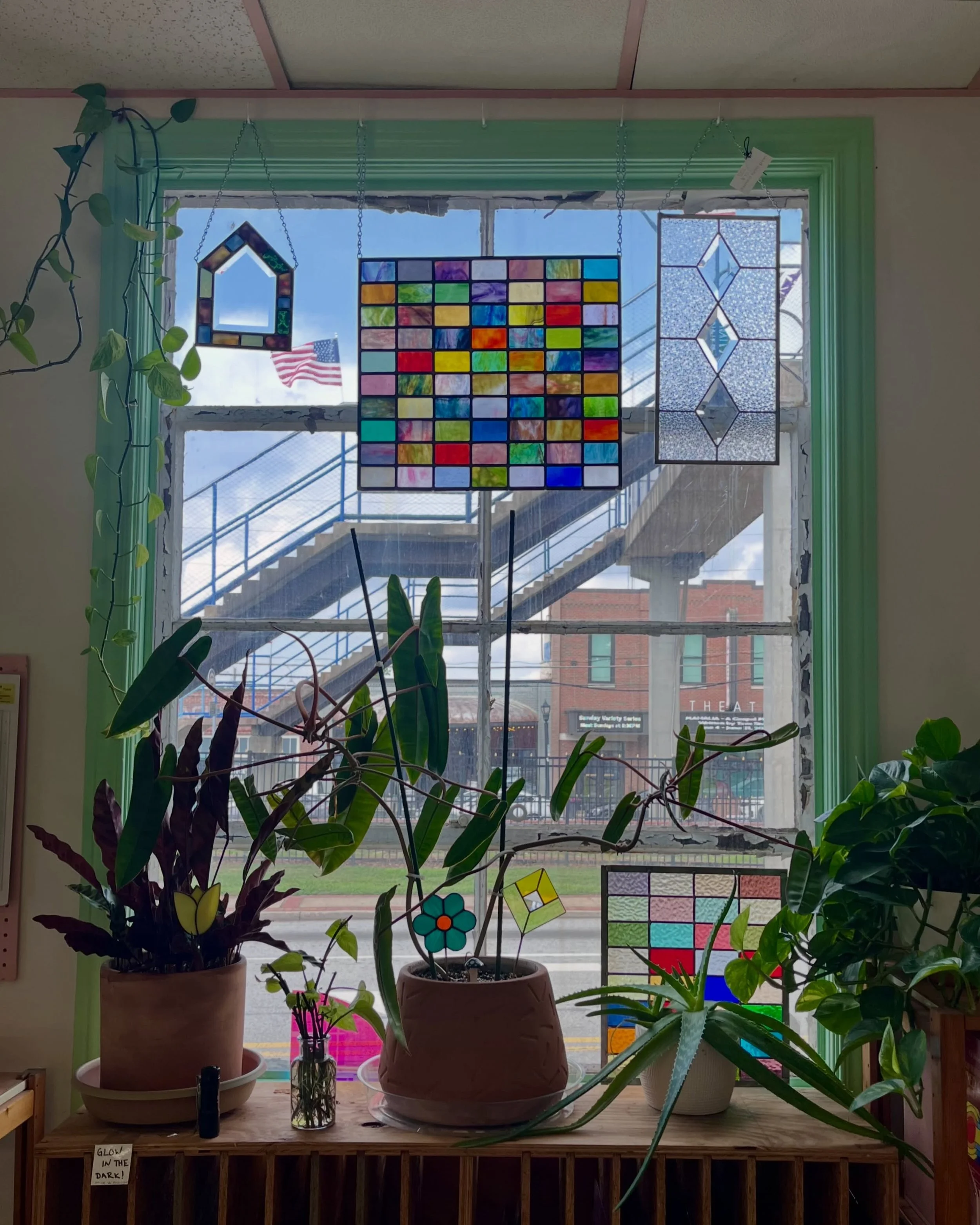 This is my favorite window in @atlglassworks. Isn&rsquo;t it dreamy?
I love stained glass and I really love a sample set. The big girl I finished last week has all of my favorites from the @youghioghenyglass Stipple sample set. The little mama sittin