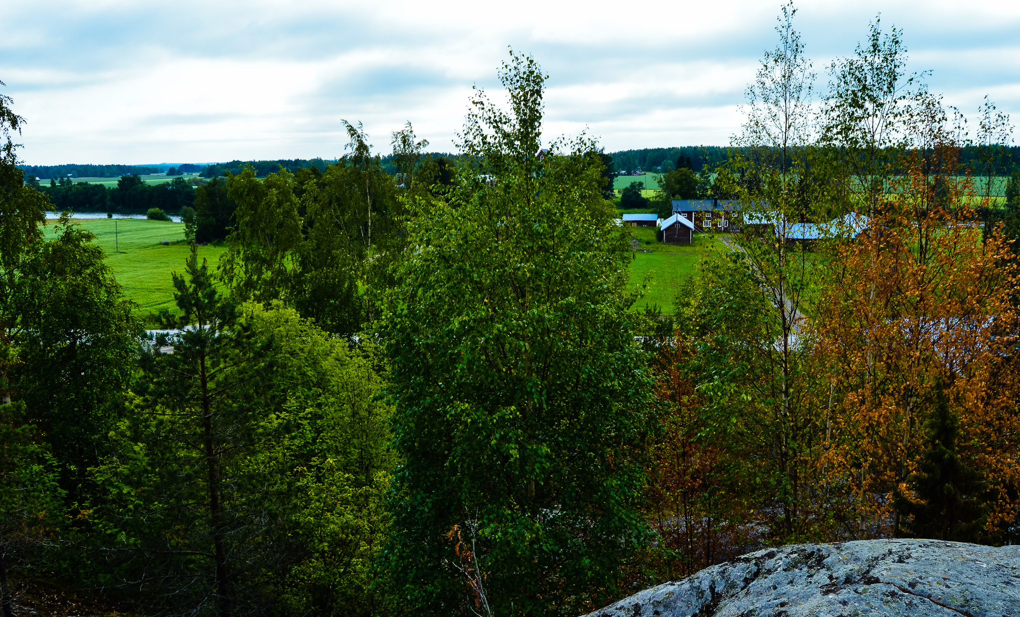 Kuivilanvuoren päältä aukenee maisema lakeudelle.