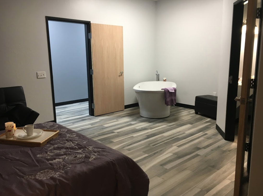 Edmond-Birthing-Center-Labor-Tub-Water-Birth-Oklahoma.png