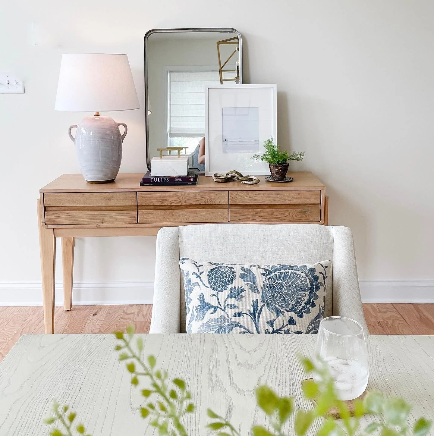Loving these coastal console table vibes 🤍