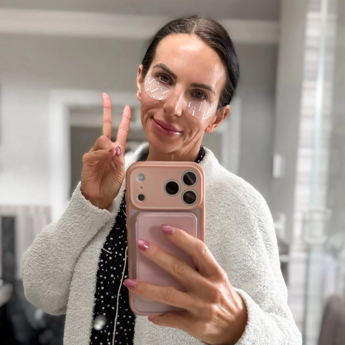 Proof of life in the middle of real life.
Not a highlight reel &mdash; just grace.🤍
Thankful for the ones who pray, the man who stands beside me, and the God who never fails.🫶🏻