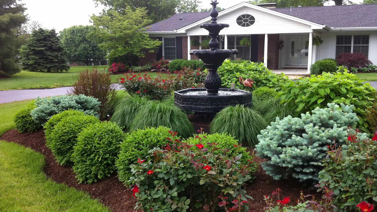 Residential-Landscaping-On-Landscaping-Designers-Small-Front-Yard-Landscaping-Ideas.jpg