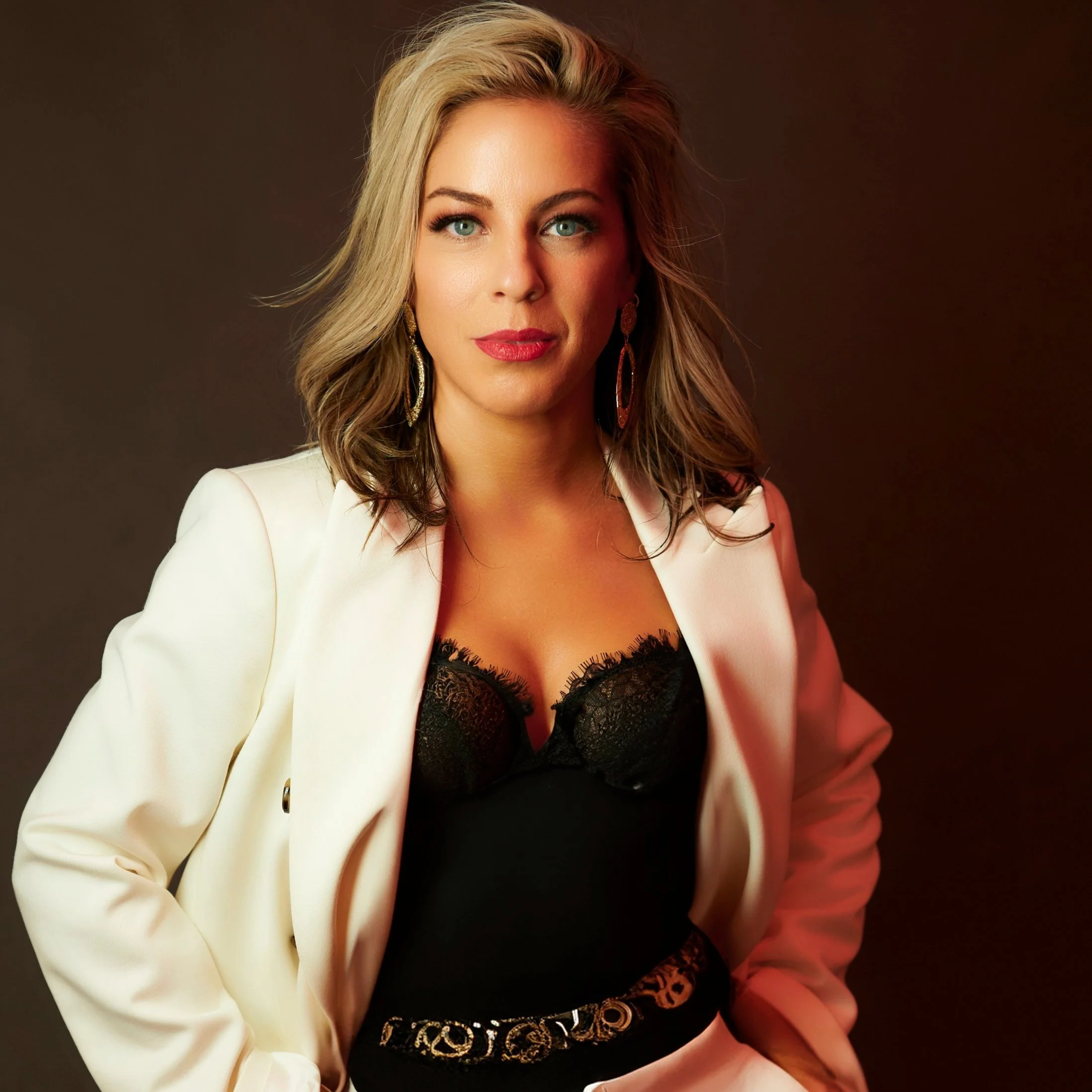 Dolce Magazine - Dolce Empowering Women 