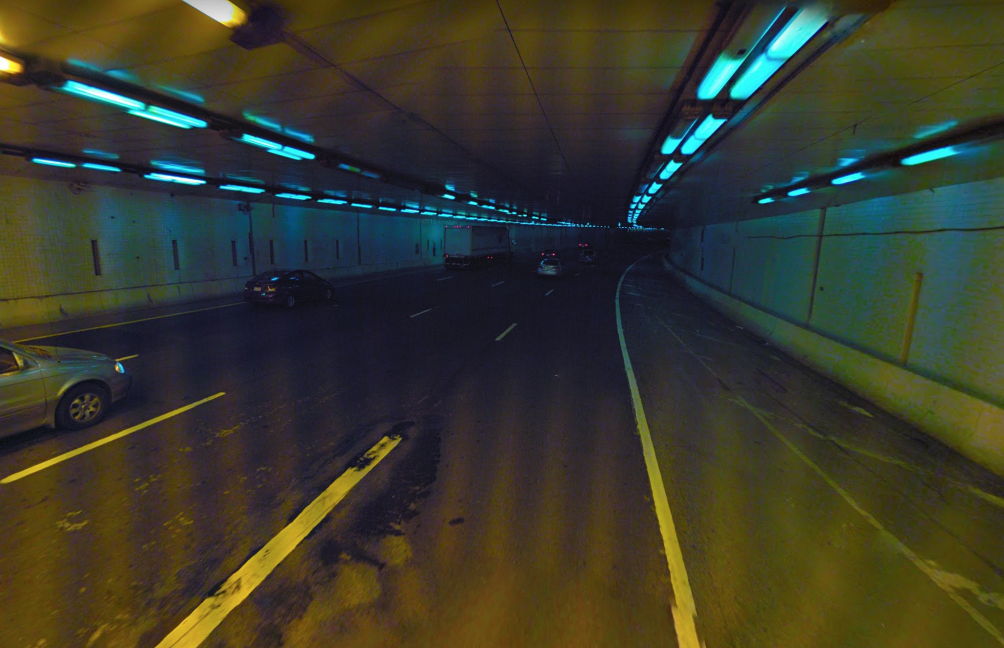 Yellow light fades to blue. Photo: Google Streetview /Fair Use