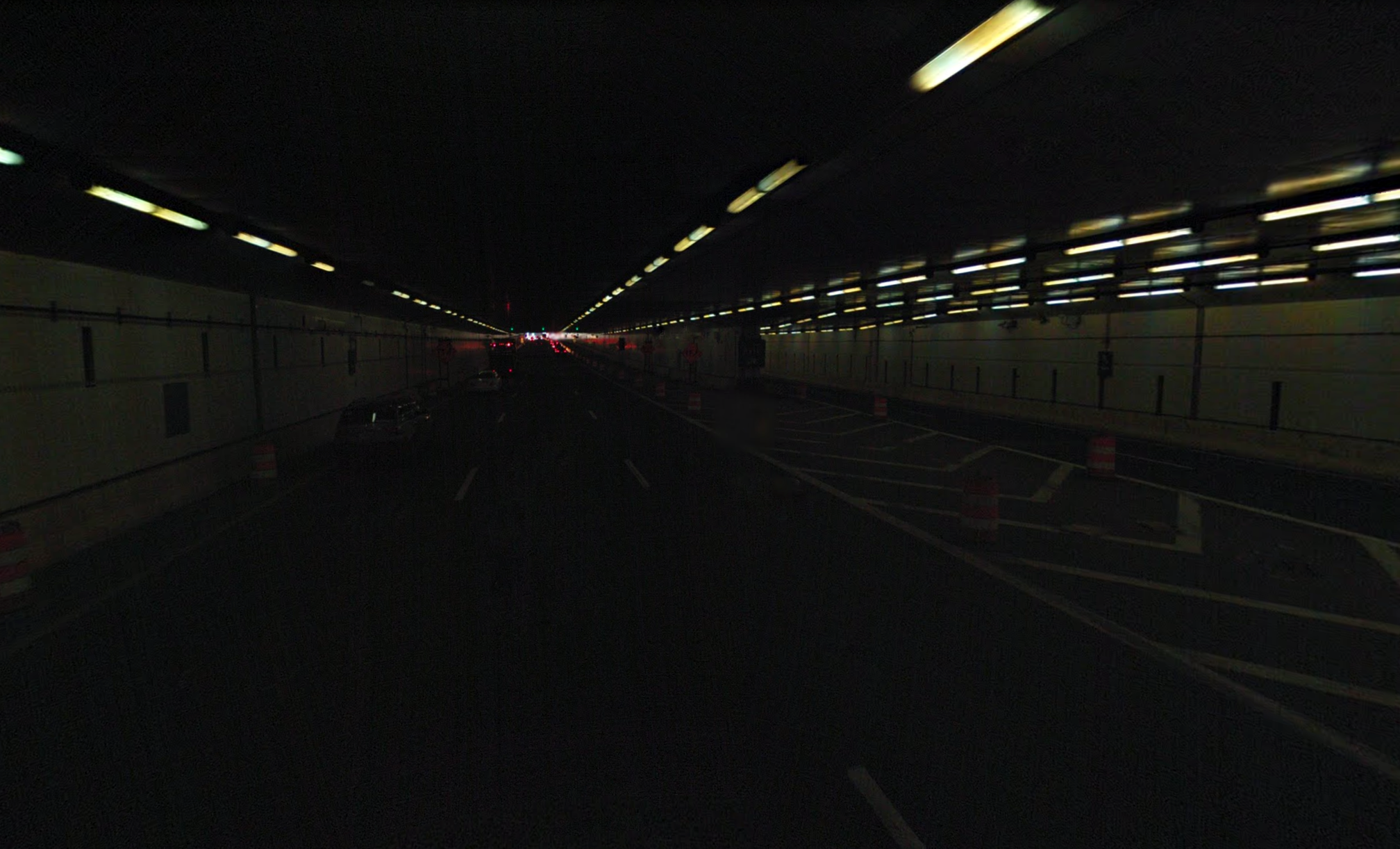 Darkness in the center of the tunnel. Photo: Google Streetview /Fair Use