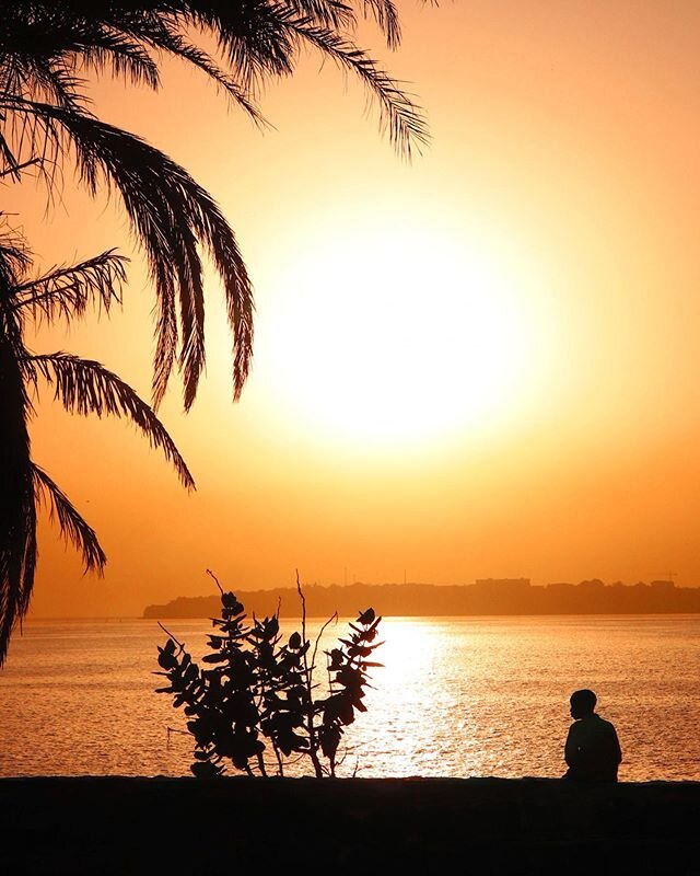 Sun Embrace in Gor&eacute;e , S&eacute;negal
By the 📸@thelensofnovakane 
Disponible en print sur Dakar et New-York , passez vos commandes chez @banadlf sur Dakar 
#dakar #africa #senegal #tourism #travel #photo #photography #nationalgeographic #natg