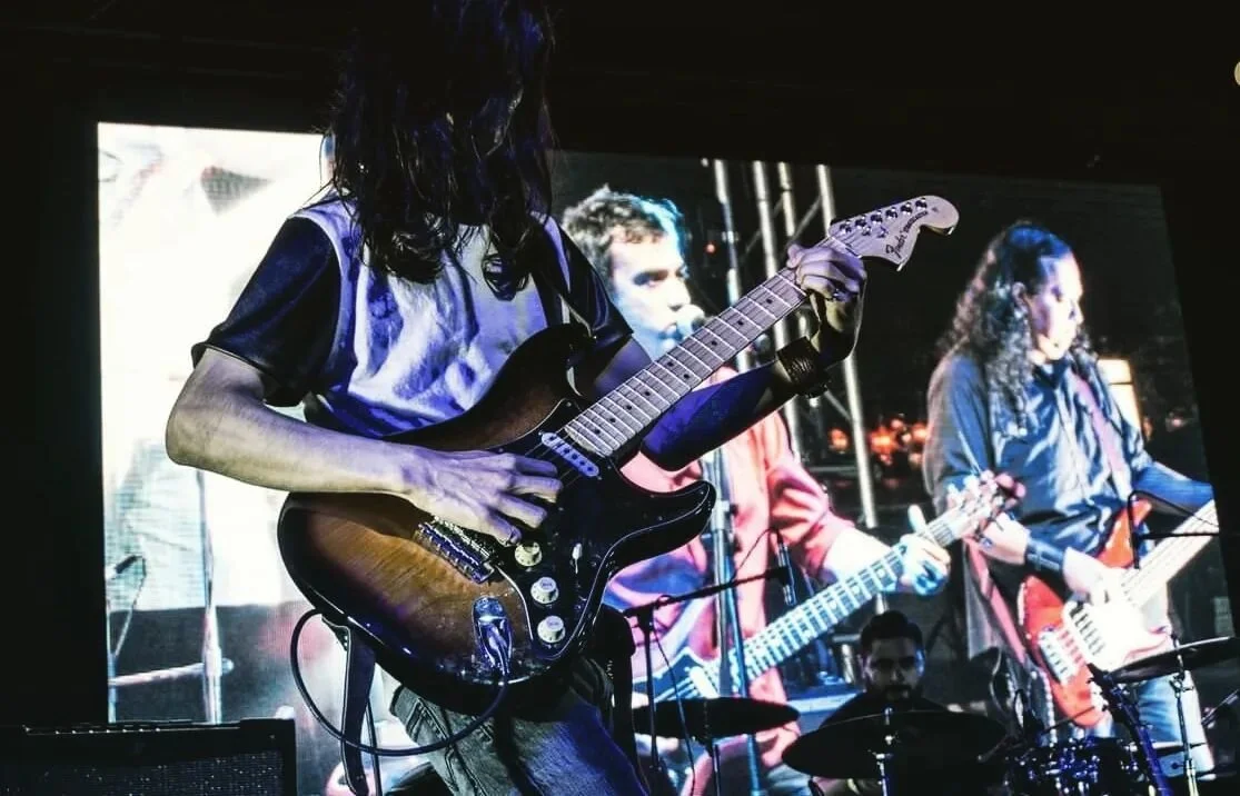 No te distraigas tanto entre la gente, receptor de luz.
#rockindependente #fender #soultonecymbals #soultoneartist #tijuana #rosaritobeach #mexico #cipres #rockshow #envivo