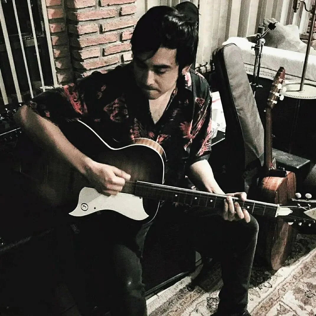 Buen d&iacute;a maifrens!
#kayguitars #rosaritobeach #bajacalifornia #music #music&amp;vlogs #vlogs #guitar #guitarplayer #guitarrista #mexico🇲🇽 #indierock #spotify