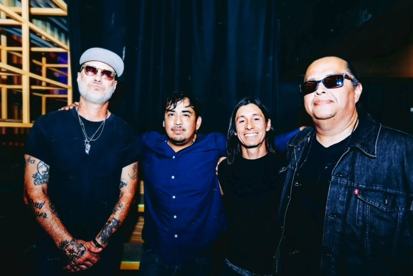 [Cuartetito de rock] agradecidos por co-existir con seres de dimensi&oacute;n. Se arm&oacute; bueno el rock para los shows! Nos vemos este 2026 amigos, gracias por todo.
#rockindependente #rockalternativo #m&uacute;sicos #MusicaConAlma 

📷: @valenti