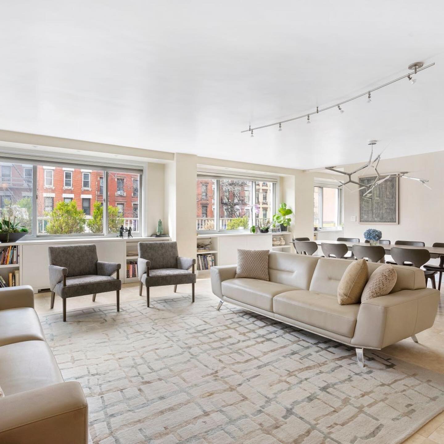Just Listed! Rarely available, renovated, and sun-flooded 5 bedroom, 5.5 bath home with the perfect duplex layout!

401 East 86th Street, #2HJ/3J
&bull; 5 Bedroom
&bull; 5.5 Bathroom
&bull; Sold for $3,295,000

Contact us directly for more informatio