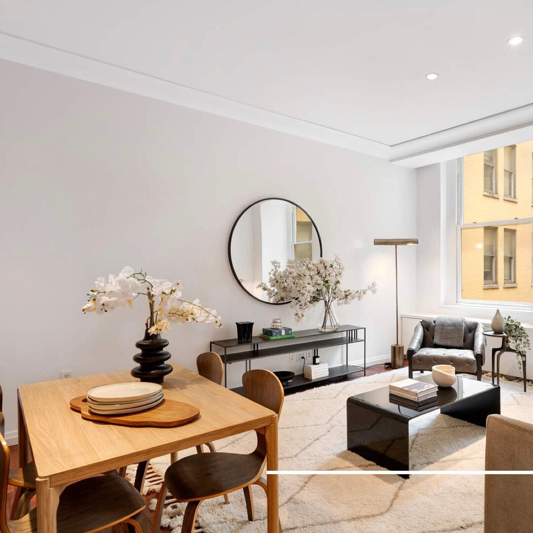 Just Sold! Staging makes a HUGE difference when listing a home on the market. We managed and executed the staging and sale of this graciously proportioned one-bedroom at the Cipriani Club Residences. Check out the before and after. What do you think 